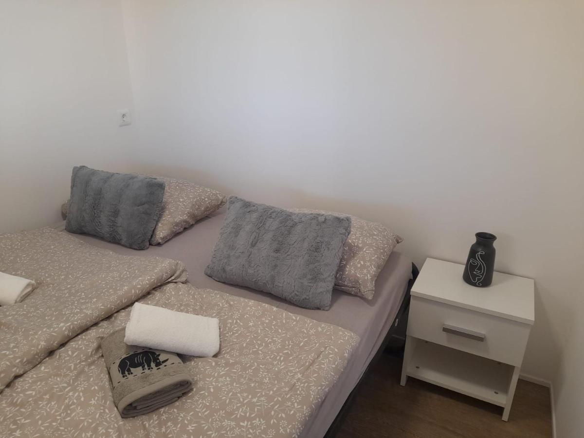 Apartmán Tiny House Lily With Jacuzzi Sveti Filip i Jakov Exteriér fotografie