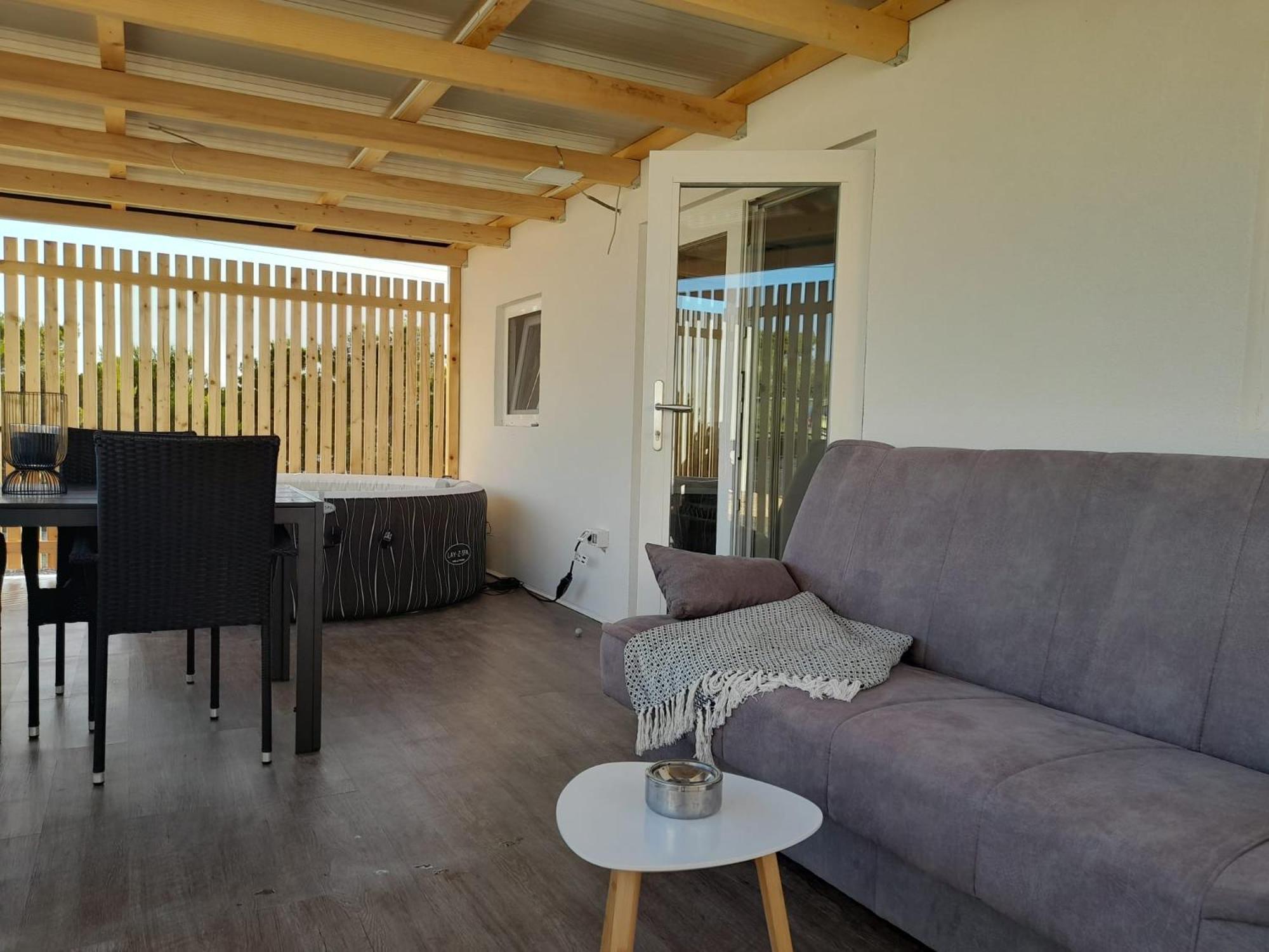 Apartmán Tiny House Lily With Jacuzzi Sveti Filip i Jakov Exteriér fotografie